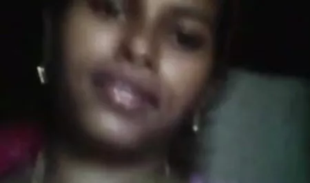 बालों वाली बिल्ली के साथ एक डिक बॉलीवुड सेक्सी हिंदी मूवी पर बैठ गया