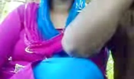 एलिसिया एमिली को एक योनि सेक्सी हिंदी मूवी वीडियो मालिश देता है