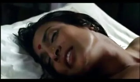 एक नौकरानी बेकार है और एक आदमी को चोदता हिंदी हद सेक्सी मूवी है
