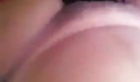 सारा के पैरों के बीच हिंदी मूवी सेक्सी कैसि घुटने