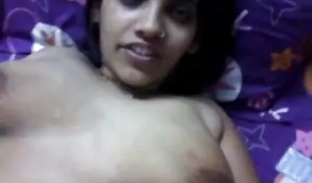 लड़की सोफे पर सेक्सी मूवी एचडी phallus हस्तमैथुन करती है