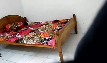 रसातल के किनारे पर पेशाब सेक्सी फिल्म एचडी मूवी वीडियो करती हुई श्यामला