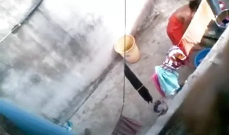 मोटी कुतिया उसके बड़े स्तन को सहलाती है और एक मोटी डिल्डो से हिंदी सेक्सी मूवी एचडी खुद को चोदती है