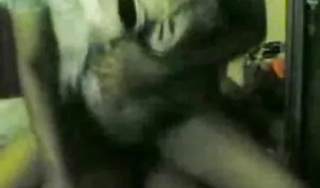 सफेद शॉर्ट्स में सेक्सी फिल्म एचडी मूवी वीडियो गोरा एक आदमी द्वारा गड़बड़ हो जाता है