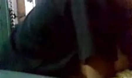 सुंदर, busty माँ एक जवान सेक्सी पिक्चर मूवी फुल एचडी आदमी के साथ fucks