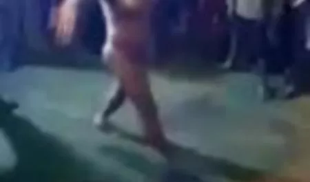 आसिया ने bf सेक्सी मूवी हिंदी एलिस को लेस्बियन बनना सिखाया