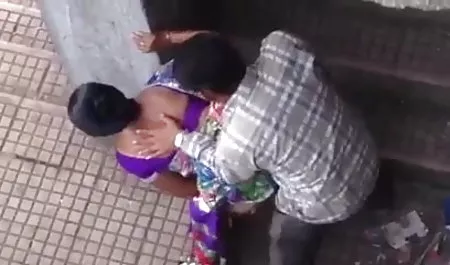 ब्लोंड को अपने हिंदी की सेक्सी मूवी शरीर पर कम फैलाना पसंद है