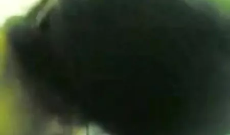 दो दोस्त सोफे पर लेटे हुए हैं, नीचे से एक को स्ट्रैपआन के साथ सेक्स पसंद है सेक्सी हिंदी मूवी वीडियो और दूसरा उसकी मदद करेगा। वह पैंटी पर गुलाबी पट्टियों के साथ एक पट्टा डालती है और एक प्रेमिका को भेदना शुरू कर देती है