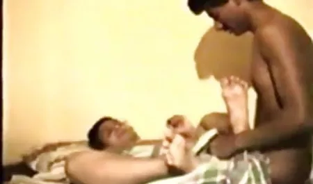 युवा, सेक्सी एशियाई लड़की, सही आकार और उभरे हुए, स्वादिष्ट स्तन के साथ, एक छोटी सी कुर्सी पर आसानी से नग्न होती है, जहाँ वह कामुकता से अपनी गीली चूत को सहलाती हिंदी मूवी फुल सेक्स है