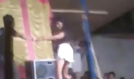 युवा कुतिया उत्तेजित स्नान हिंदी में सेक्सी फुल मूवी से बाहर निकली और एक युवा लड़के को गड़बड़ कर दिया