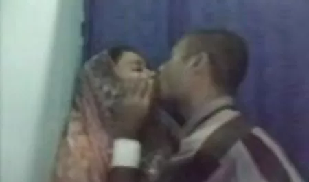 श्यामला फुल सेक्सी मूवी वीडियो में ने अपनी पैंटी उतार दी और अपनी गांड दिखा दी