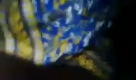 पार्टनर की जुबान से हिंदी की सेक्सी मूवी गर्म चीज निकलती है