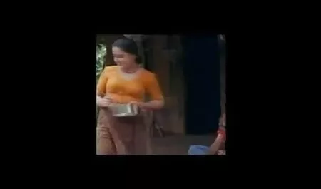 गोरा एक कामुक मालिश प्राप्त करता है और महसूस करता है कि वह जारी रखना चाहता है, मालिश चिकित्सक, उसकी इच्छा को महसूस करते हुए, धीरे-धीरे सेक्स के लिए जाता है हिंदी मूवी फिल्म सेक्सी