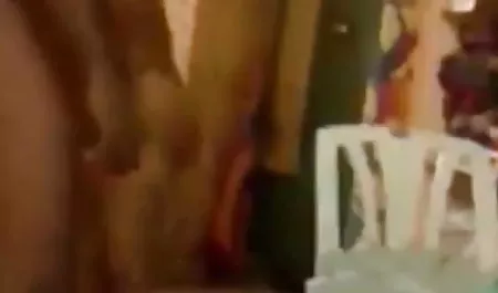 कुतिया उसके चेहरे पर सेक्सी हिंदी मूवी फिल्म वीडियो लिपस्टिक चूसा और डिक चूसा