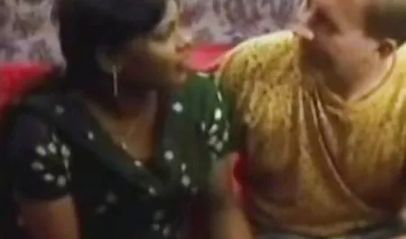शुक्राणु बहुत फूहड़ के हिंदी हद सेक्सी मूवी साथ उसके चेहरे को कवर किया
