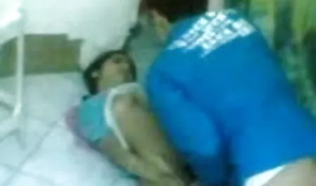 ट्रांस अपने डिक समेटे हिंदी फिल्म मूवी सेक्सी हुए और कैमरे पर खुद की तस्वीरें लेता है