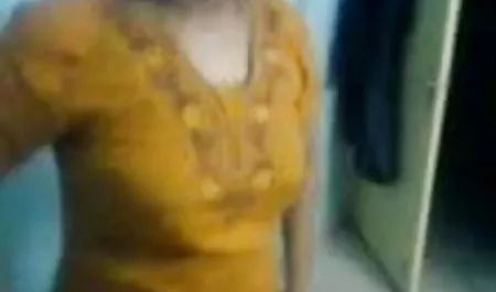 एक पोर्न वीडियो में तीन हॉट न्यू हिंदी सेक्सी मूवी सीन
