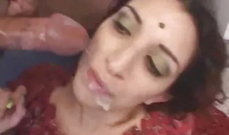 आकर्षक, युवा सचिव एचडी एचडी सेक्सी मूवी स्तन पर सह हो जाता है