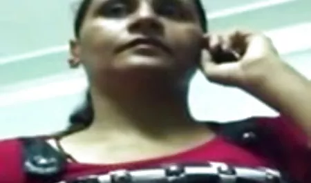 वेबकैम के सामने चॉकलेट मूवी सेक्सी फिल्म वीडियो में सेक्सी स्ट्रिप्स