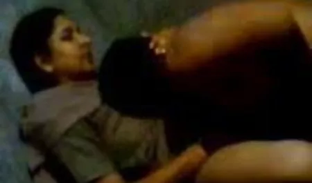 ब्लोंड एम्मा अपने वाइब्रेटर के मूवी सेक्सी बीएफ साथ सेक्स के लिए तैयार हो जाती है