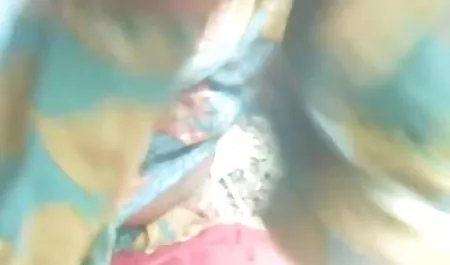 निग्गा फर्श पर रहती है और एक सुंदर सेक्सी वीडियो मूवी हिंदी में कुतिया अपने बड़े डिक की सवारी करती है