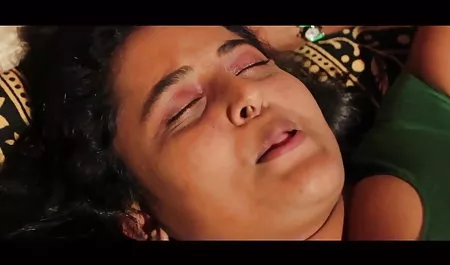 सोफी सेक्सी फिल्म मूवी में डी एक रजत डिल्डो के साथ fucks