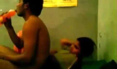 उसकी चूत सेक्सी हिंदी मूवी वीडियो को करीब से दिखाया