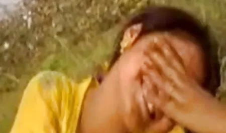 खूबसूरत अधोवस्त्र में गोरा कैमरे के सामने स्ट्रिपटीज सेक्सी फिल्म फुल एचडी फिल्म नृत्य करता है