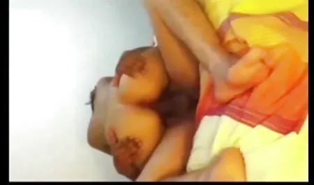 युवा कोमल मालिश करने वाला उत्तेजित होता है और सेक्सी हिंदी एचडी फुल मूवी एक ग्राहक के साथ गड़बड़ होता है