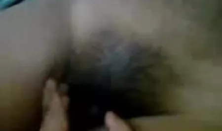 बड़े आनंद के साथ हिंदी सेक्सी वीडियो फुल मूवी श्यामला ने पूल के ठीक सामने एक आदमी को उसके छेद दिए