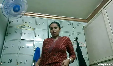 यार ने अपने घुटनों पर एक कुतिया रखी और फुल हद में सेक्सी मूवी उसकी गांड पर हाथ फेरा