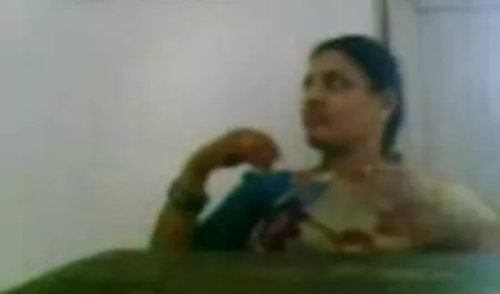 दो ट्रैन्सेस ने एक मजबूत पुरुष को एक त्रिगुट के साथ सम्मानित किया और उसे शुक्राणु सेक्सी पिक्चर हिंदी वीडियो मूवी से भर दिया