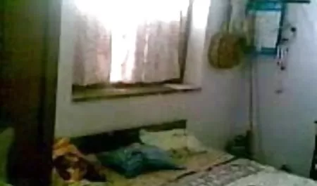 प्यारा गोरा और कोई कम आकर्षक लैटिना, एक विशाल बिस्तर पर एक साथ बैठे, मीठे दुलार सेक्सी फिल्म फुल एचडी फिल्म शरारती जीभ कठिन निपल्स एक दूसरे से