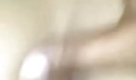 चिकी ने वेबकैम को चालू किया और ग्राहकों को खुद को पेश किया मूवी एचडी सेक्सी