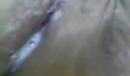 बालों वाली मंडली के साथ एक युवा लड़की कोनी से प्यार करती है और अपने पड़ोसी से उसे लाड़ प्यार करने के लिए कहती है। और फिर उसने उसी गर्म blowjob के सेक्सी मूवी वीडियो हिंदी साथ जवाब दिया