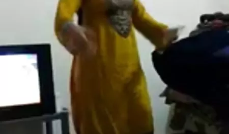 सुंदर सेक्सी श्यामला रियल एस्टेट एजेंट घर पर एक खरीदार द्वारा गड़बड़ हो जाता है सेक्सी मूवी एचडी