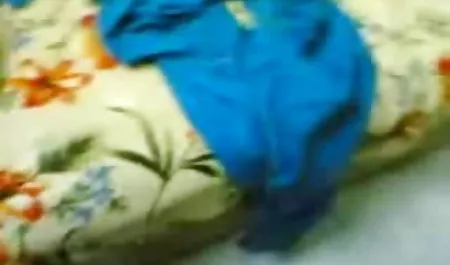 बाहर छात्रों के हिंदी में सेक्सी मूवी गाल समूह