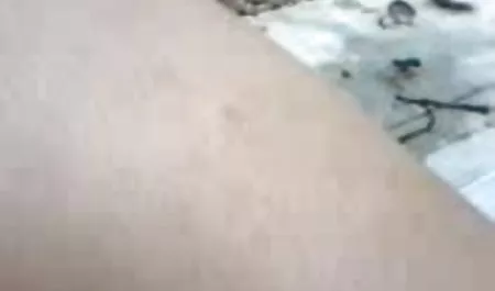शराब खरीदने के बाद, छात्र और उनकी गर्लफ्रेंड शहर से बाहर चले गए। लोगों ने शराब पी और फुल सेक्स हिंदी फिल्म नियंत्रण खो दिया, लड़कियों को सेक्स के लिए प्रजनन करने लगे। अवसादग्रस्त लड़कियों ने खुशी-खुशी नशे में धुत लोगों के सामने आत्मसमर्पण कर दिया