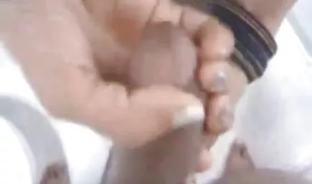 मोज़ा में एशियाई सेक्स फिल्म हिंदी मूवी blowjob कर रही है