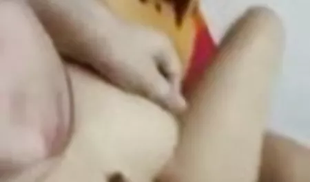 सह से भरे मुंह के साथ आवारा लड़की का चयन मूवी एचडी सेक्सी