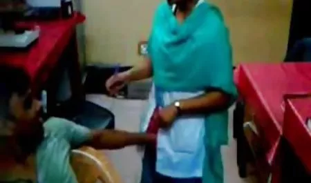उस लड़के ने एक गर्ल फ्रेंड को मुफ्त में उसके घर पर क्वालिटी सेक्स के लिए कार की मरम्मत का वादा किया। सुंदरता राजसी परिस्थितियों में लागू थी और खुशी से इस तरह के gesheft सेक्सी मूवी एक्स एक्स एक्स एक्स के लिए सहमत हुई