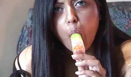 लड़की ने लड़के को एक हिंदी सेक्सी मूवी blowjob दी, जिसके बाद उसने चमत्कारिक ढंग से खत्म नहीं किया। फिर उसने अपनी टाँगें फैला दीं और अपना लौड़ा उसकी चूत में घुसा दिया