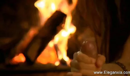 एक पार्टी में एक युवा, नशे में गोरा सेक्सी मूवी एचडी की दरार पर पुरुषों कठिन बकवास हटा दिया