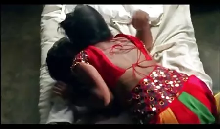 प्रशिक्षण के बाद बॉक्सर बच्चे फुल हद में सेक्सी मूवी के साथ आराम करता है