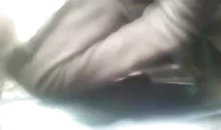 सेक्सी दोस्त को दो दोस्तों ने घेर लिया और बिस्तर पर जमकर हिंदी सेक्सी मूवी पिक्चर फिल्म पीटा